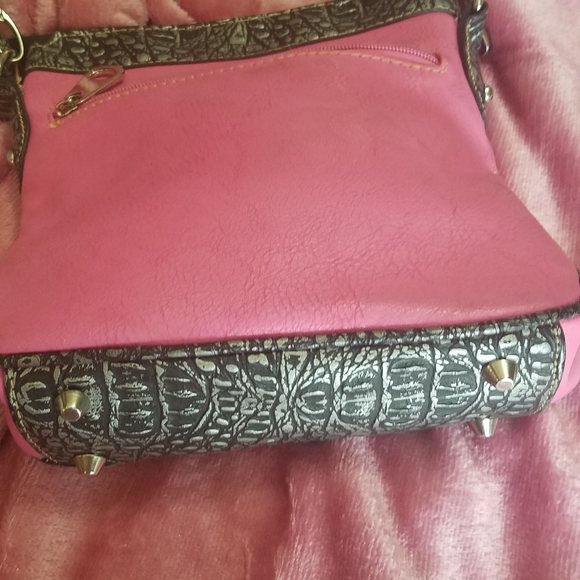 Leather purse with 2 guns on front - Picture 4 of 4